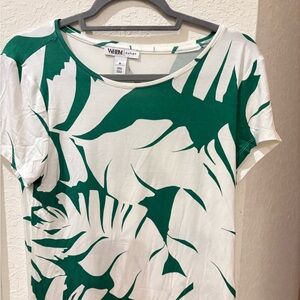 White House Black Market Green and White Leaf Print Tee